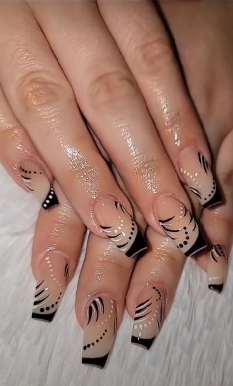 90s Nail Art Short Nails, Black 2000s Nails, 90s Nail Designs Short Nails, 90s Nails Acrylic Short, 90 Nails The 90s Art Designs Short, 90s Nails Short, Short 2000s Nails, Old School Nail Designs, 90 Nails The 90s Art Designs