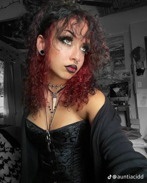 Vampire Hair, Afro Goth, Dark Makeup Looks, Afro Punk Fashion, Gothic Hairstyles, Alt Makeup, Goth Hair, Alternative Makeup, Black Makeup