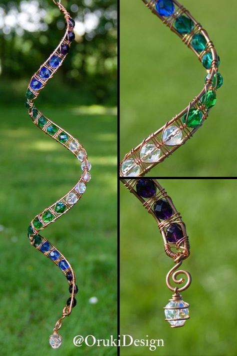 This stunning spiral wind spinner is handmade from copper wire and is sure to bring a touch of magic and sparkle to any garden! It features 8mm faceted glass beads woven down the length of the spiral with a little wire wrapped crystal AB bead hanging from the bottom. The wind spinner will twist back and forth in even the slightest breeze and looks especially pretty with the sunlight glinting off the faceted beads - a perfect gift for the garden lover in your life! Crystal Suncatchers Diy, Copper Wire Crafts, Glass Bead Crafts, Copper Wire Art, Teal And Green, Wire Wrap Jewelry Designs, Wire Wrapped Jewelry Diy, Wire Wrapped Crystal, Wrapped Crystal