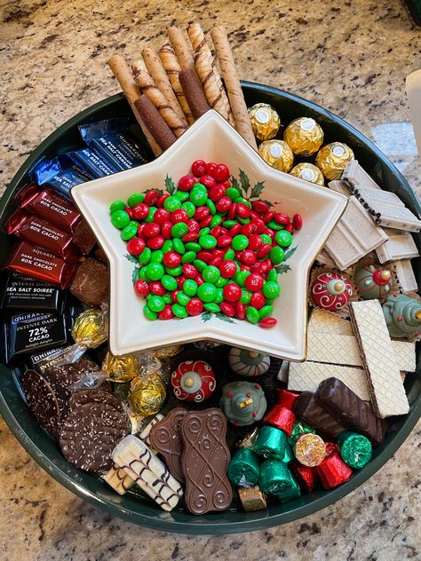 A christmas candy board is a fun way to display all of your favorite holiday candies! Perfect for all ages to enjoy. Candy Display Ideas Party, Christmas Candy Board, Christmas Candy Charcuterie Board, Candy Charcuterie Board, Candy Charcuterie, Holiday Candies, Snack Boards, Candy Tray, Candy Board