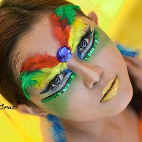 soir Bird Makeup, Circus Makeup, Parrot Costume, Fantasy Make-up, Bird Costume, Halloween Make Up, Crazy Colour, Fantasy Makeup, Halloween Make