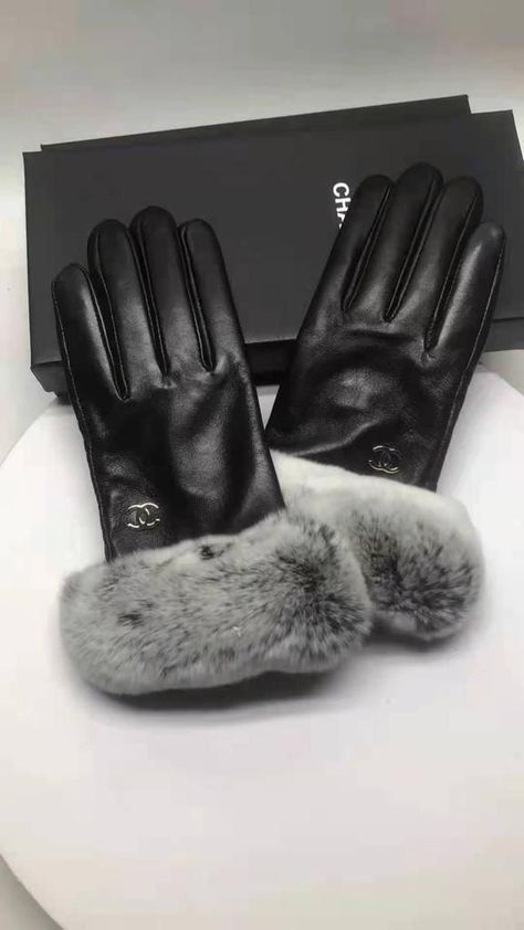 Gloves Aesthetic, Types Of Gloves, Elegant Gloves, Fur Gloves, Gloves Fashion, Luxury Winter, Hairdos For Short Hair, Cold Outfits, Fur Coats Women