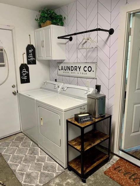 Laundry Room Decor Ideas, Garage Laundry Rooms, Laundy Room, Laundry Room Update, Theater Rooms, Small Laundry Room Makeover, Rustic Laundry Rooms, Mirrors Bathroom, Dream Laundry Room