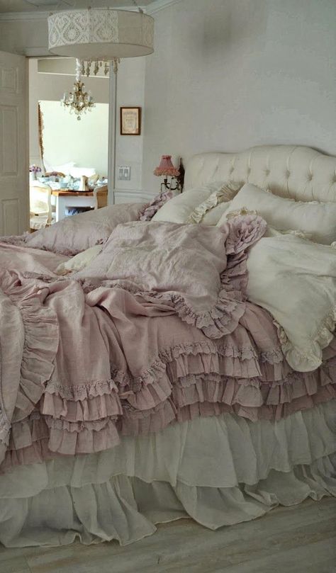 Country Chic Bedding, Shabby Chic Decor Bedroom, Chic Bedroom Decor, Shabby Chic Living, Shabby Chic Room, Romantic Shabby Chic, Chic Bedding, Shabby Chic Living Room, Shabby Chic Interiors