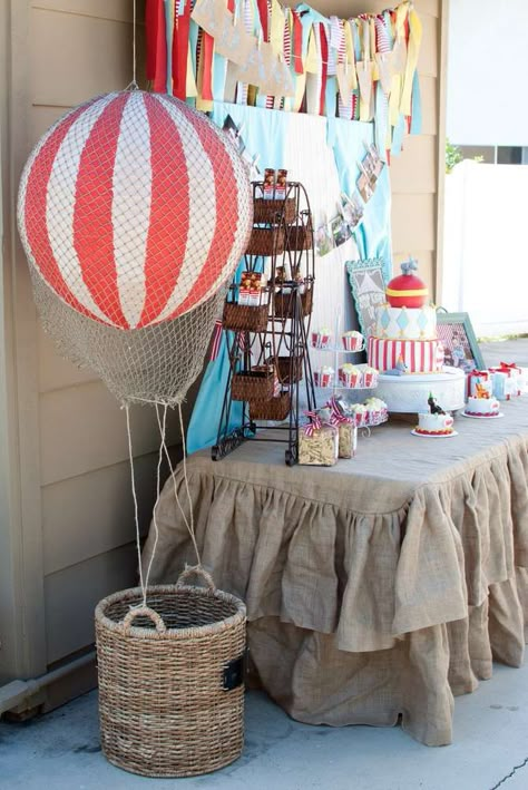 Twins Vintage Circus Party | CatchMyParty.com Circus Birthday Party Decorations, Vintage Circus Birthday Party, Carnival Birthday Theme, Circus Birthday Party Ideas, Vintage Carnival Party, Circus Ideas, Adult Birthday Party Themes, Dumbo Birthday Party, Carnival Baby Showers