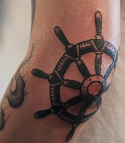 Ship wheel tattoo old school Helm Tattoo, Traditional Nautical Tattoo, Ship Wheel Tattoo, Old School Tattoo Sleeve, Ship Tattoos, Nautical Tattoo Sleeve, Wheel Tattoo, Tattoos Black, Tattoo Old School