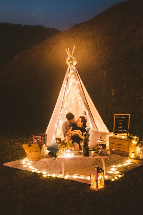 There is just something so romantic about being perched on a hill with an amazing view for a marriage proposal. #caribbeanromance #romanticpicnic #willyoumarryme #proposalideas #proposal #maracas Glamping Proposal, Romantic Outdoor Proposal Ideas, Teepee Proposal, Marriage Proposals Romantic, Romantic Proposal Ideas Outdoors, Propose Ideas, Camping Proposal, Rooftop Proposal Ideas, Dream Proposal Romantic