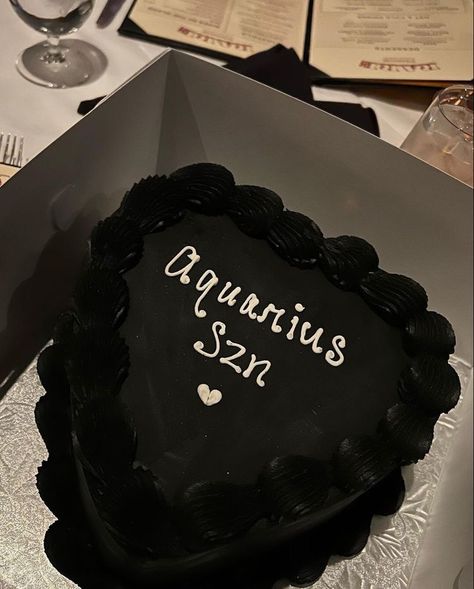 Aquarius Season Cake, Aquarius Cake Ideas, Aquarius Szn Cake, Aquarius Baby Cake, Aquarius Cake Birthdays, Aquarius Szn, 21st Cakes, Motivation Positive Quotes, Nails 23