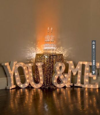 Letras luminosas! Daisy Gatsby, Lighted Letters, Vintage Marquee Sign, Vintage Marquee, Great Gatsby Fashion, Gatsby Theme, Great Gatsby Wedding, Deco Originale, Gatsby Style