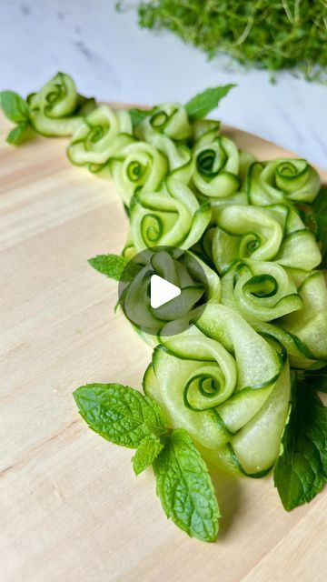 Rio Homhuan on Instagram: "How to make Cucumber Roses 🥒 Save this to make your own 🌹 and share with friends 💚 LINK in my bio to shop the peeler Wishing you a happy and peaceful day 🤍   Follow @inspo_by_rio_ for more 💕  #tutorial #fooddecoration #foodstyling #foodart #handwork #foodinspo #veggie #videocreator" Vegetable Garnishes, Mini Food Appetizers, Fruit Buffet, Breakfast Catering, Fruit Carvings, Food Garnish, Deco Fruit, Veggie Art, Fruit Designs