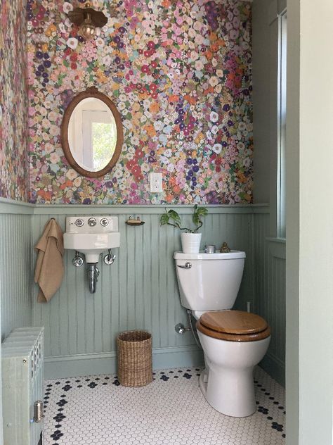 Floral bathroom decor