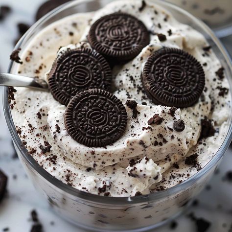 Oreo Mousse Oreo Moose Dessert, Oreo Mousse Recipes, Oreo Mouse, Moose Dessert, Oreo Mousse, College Food, Oreo Flavors, Crushed Oreos, Oreo Recipes