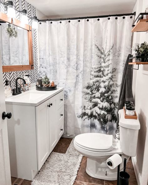 How to Decorate Your Bathroom for Christmas: 10+ Festive Ideas 19 Christmas Bathroom Decor Ideas, Small Full Bathroom, Bathroom Color Schemes, Christmas Bathroom Decor, Christmas Shower, Christmas Shower Curtains, Christmas Bathroom, Brown Bathroom, Bathroom Decor Ideas