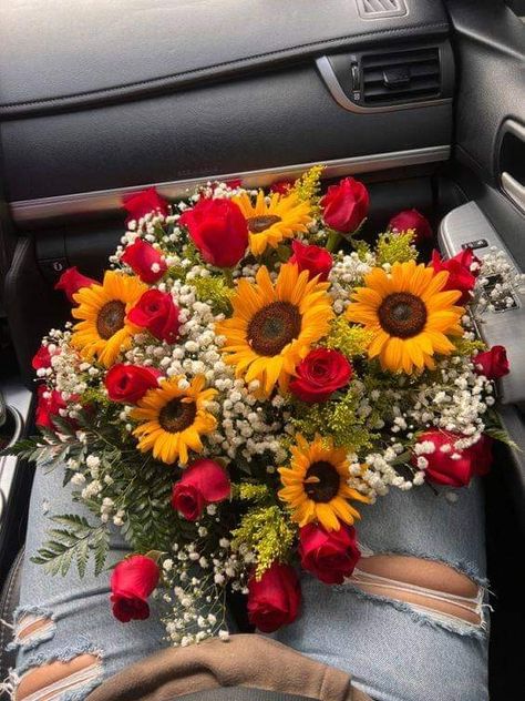 Roses And Sunflowers, Sunflowers And Roses, Luxury Flower Bouquets, Bouquet Of Roses, I Graduated, Prettiest Bouquet, Boquette Flowers, Sunflower Bouquets, Flowers Bouquet Gift