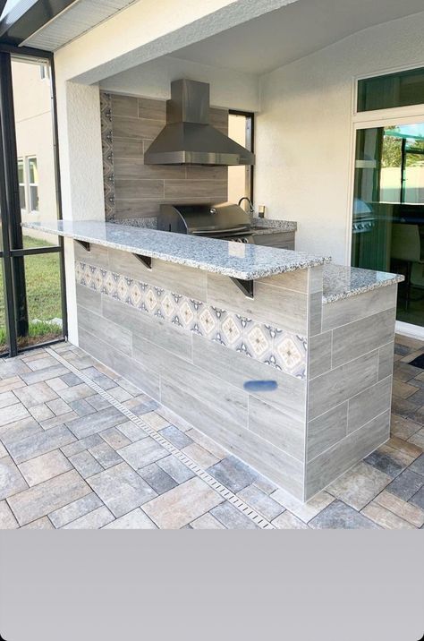 Small Patio Outdoor Kitchen, Lanai With Outdoor Kitchen, Florida Lanai Outdoor Kitchen, Lanai Bar Ideas Florida, Lanai Kitchen Ideas, Outdoor Kitchen Tile Ideas, Outdoor Lanai Ideas, Granite Outdoor Kitchen, Lanai Kitchen