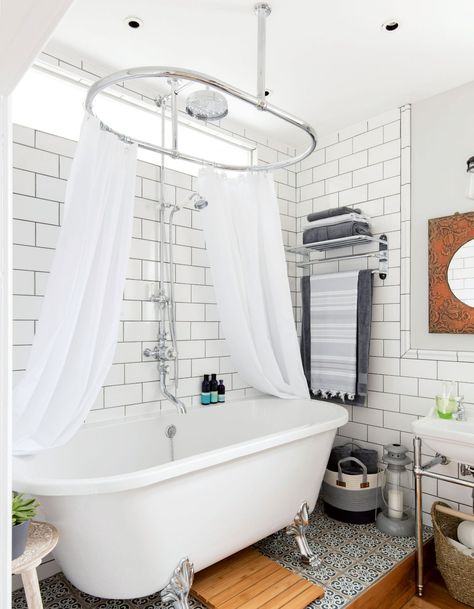 Shower Curtain Ideas: cost-effective ways to upgrade bathrooms Old Fashioned Bathtub, Bath With Shower, Victorian Style Bathroom, Beautiful Small Bathrooms, Industrial Style Bathroom, Bathroom Tile Ideas, Bathroom Trends, Clawfoot Tub, Bathroom Wallpaper