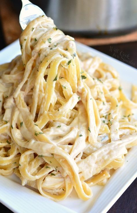 Roasted Garlic Asiago Fettuccine on a plate with a fork lifting some out Keto Pasta, Italian Cuisine Recipe, Paprika Sauce, Asiago Cheese, Baked Garlic, Recetas Keto, Alfredo Pasta, Asiago, Chicken Alfredo