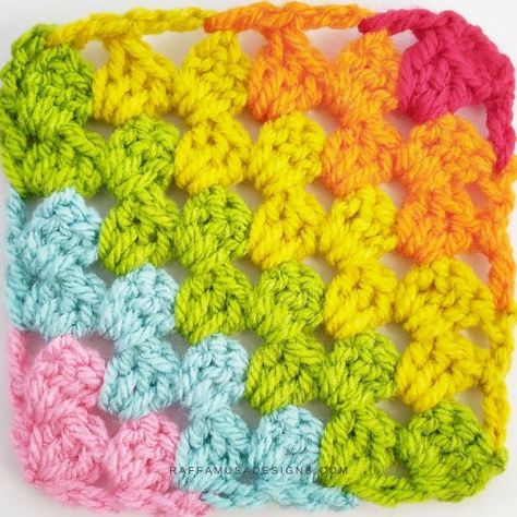 Crochet Corner-to-Corner (C2C) Granny Stitch – Video Tutorial • RaffamusaDesigns C2c Granny Square Free Pattern, Corner To Corner Granny Square, Corner To Corner Crochet Pattern Free, Crochet Freeform Tutorial, Knot Knitting, Triangle Purse, Corner To Corner Crochet Pattern, Crochet Granny Stitch, Crochet C2c Pattern