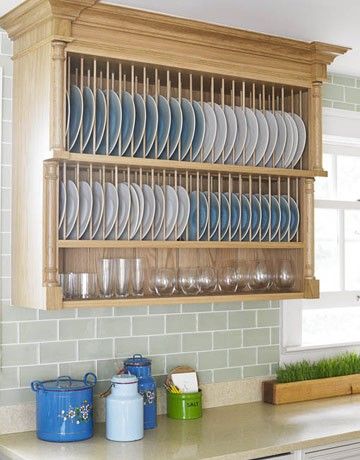 . Plate Racks In Kitchen, Wooden Plate Rack, Diy Plate Rack, Plates And Cups, Country Kitchen Designs, Kabinet Dapur, Kitchen Plate, Plate Rack, Diy Kitchen Storage