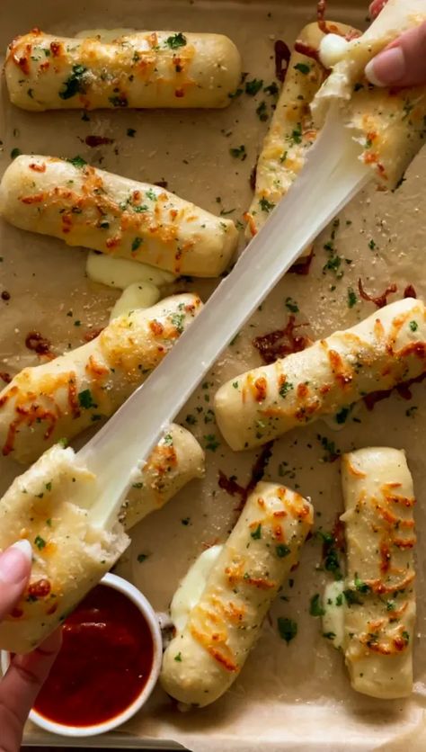 Stuffed Breadsticks, Cheesy Breadsticks, Healthy Dinner Recipes For Family, Recipes Healthy Dinner, Chicken Healthy, Dinner Recipes For Family, Dinner Healthy, Cheese Stuffed, Tasty Baking