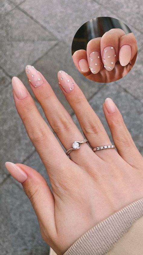 Nail Gem Designs Simple Rhinestones, Almond Nails With Gems, Pearly Nails, Valentine Day Nails, Ongles Beiges, Minimal Nails Art, Nails Love, Milky Nails, Romantic Nails