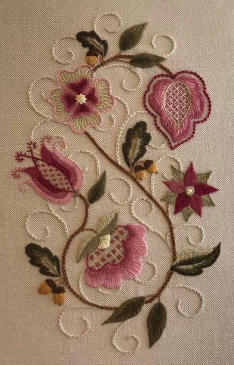 Images By Elena On All To Be Sorted E11 Bordado Jacobean, Jacobean Embroidery, Crewel Embroidery Patterns, Crewel Embroidery Kits, Hand Embroidery Patterns Flowers, Floral Embroidery Patterns, Pola Sulam, Hand Embroidery Flowers, Embroidery Patterns Vintage