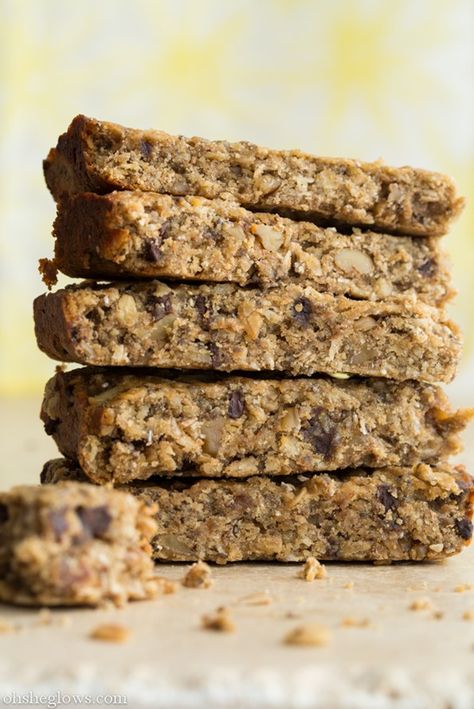 Banana Bread Protein Bars Protein Bar Recipe Healthy, Banana Bread Bars, Healthy Protein Bars, Vegan Protein Bars, Oh She Glows, Almond Granola, Protein Bar Recipes, Cherry Almond, Healthy Protein