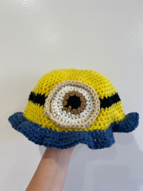 Crochet Minion, Happy Birthday Minions, Minion Sneakers, Minion Crochet, Hat For Kids, Crochet Bucket Hat, Crochet Videos, Crochet Hair Styles, Kids Hats