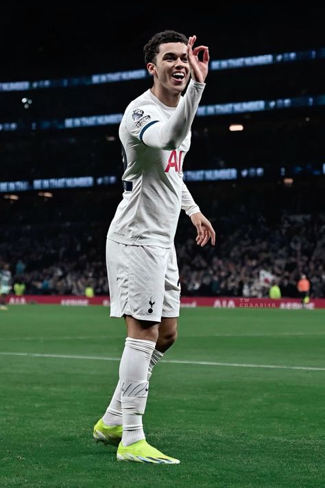 Spurs Aesthetic, Brennan Johnson, Tottenham Hotspur Wallpaper, Spurs Tottenham, Tottenham Hotspur Players, Soccer Wallpapers, The Future Is Bright, Tottenham Hotspur Football, Future Is Bright