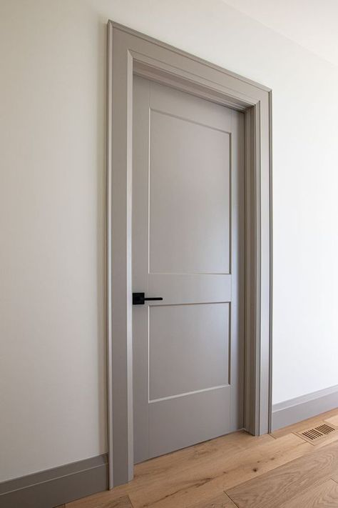 Trim Interior Doors, Inside Door Colors, Interior Door Styles Farmhouse, Modern Door Trim, Indoor Door Colors, Doors Aesthetic, Interior Door Paint Colors, Hall Door, Interior Door Colors