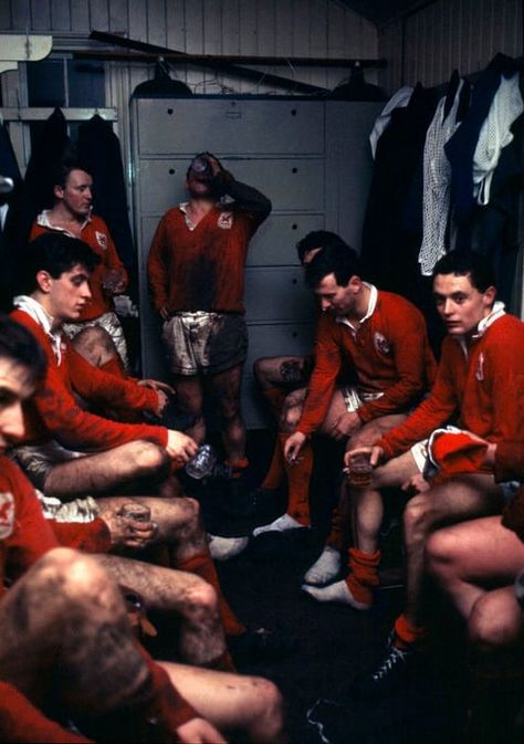 The London Welsh players enjoy a post match beer in the changing room following their match against London Irish in February 1964 Rugby Changing Room, Football Changing Room, Soft Club Aesthetic, Locker Room Photoshoot, Soccer Locker, Sport Art Direction, Rugby Vintage, Sports Locker, Vintage Lockers