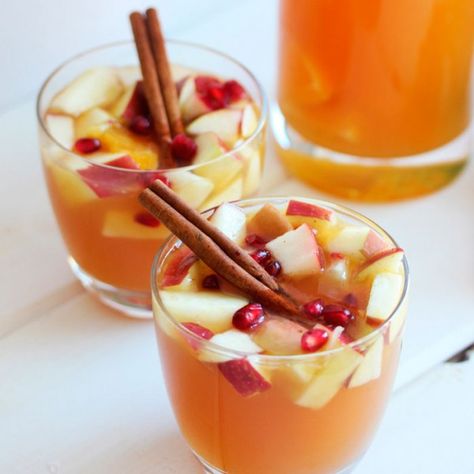 These healthy(ish) holiday drinks will raise your spirits, but not your pants size, so you can sip guilt-free! Apple Cider Sangria Recipe, Fall Sangria Recipes, Easy Sangria Recipes, Cider Sangria, Apple Cider Sangria, Lexi's Clean Kitchen, Sazerac, Fall Cocktails, Sangria Recipes