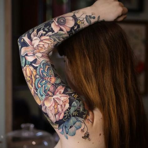 Rare Tattoos, Shoulder Sleeve Tattoos, Feminine Tattoo Sleeves, Cool Wrist Tattoos, Mom Tattoo Designs, Full Arm Tattoos, Theme Tattoo, Flower Tattoo Arm, Floral Tattoo Sleeve