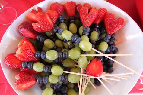 Fruit Heart-kabobs for Valentines Day. Fruit Kabobs Valentines Day, Valentines Fruit Skewers, Valentines Day Fruit Tray, Valentines Day Fruit, Fruit Tray Ideas Valentines Day, Fruit Tray For Valentines Day, Valentine Fruit Kabobs, Heart Fruit Tray, Valentines Fruit