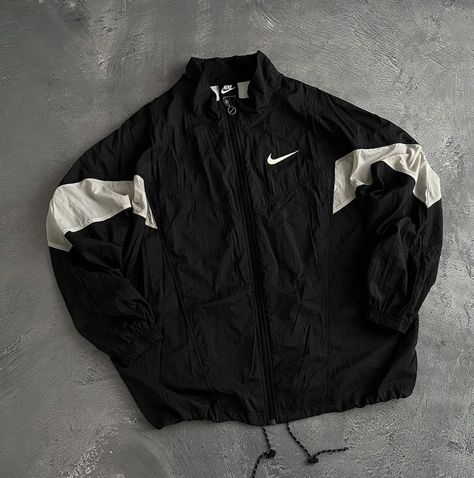 Sport Jacket Outfit, Nike Windbreaker Outfit, Sports Jacket Outfit, Sporty Outfits Men, Windbreaker Outfit, Nike Windbreaker Jacket, Vintage Nike Windbreaker, Windbreaker Jacket Mens, Black And White Jacket