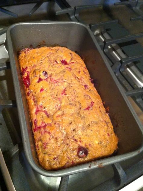 Cranberry Leftover Recipes, Cranberry Sauce Recipe Easy, Leftover Cranberry Sauce Recipe, Cranberry Sauce Muffins, Cranberry Sauce Recipes, Fresh Cranberry Recipes, Banana Bread Recipe Easy Moist, Fresh Cranberry Sauce, Cranberry Salsa