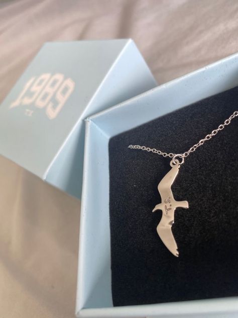 Taylor Swift 1989 Necklace, T.s 1989, 1989 Merch Taylor Swift, Taylor Swift Jewelry Merch, Taylor 1989 Aesthetic, Taylor Merch Aesthetic, 1989 Taylors Version Aesthetic, 1989 Aesthetic Outfits, 1989 Accessories