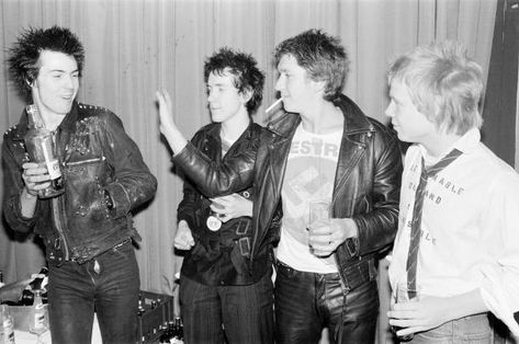 Cook Pictures, Paul Simonon, Mick Jones, Johnny Rotten, God Save The Queen, Sid Vicious, Punk Scene, Punk Rocker, Travel Humor