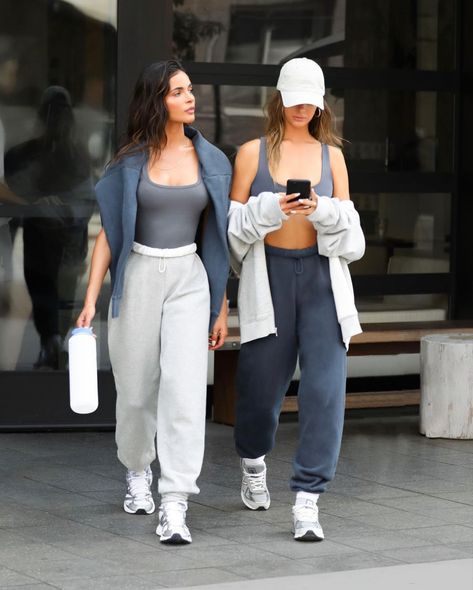 Sportwear Outfit, Hot Day Outfit, Workout Outfits Winter, Los Angeles Streetwear, Gymwear Outfits, Gym Attire, Fitness Wear Outfits, Streetwear Essentials, Joggers Outfit