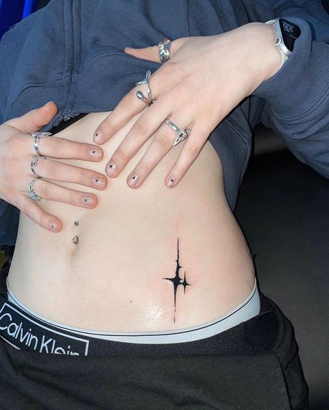 tattoo designs, tattoo style, tattoo ideas, quality photo, minimal tattoo, short nail art Cool Star Tattoos, Tattoo Ideas Star, Tattoos Stars, Hanger Tattoo, Tattoo Stars, Pencil Tattoo, Soft Tattoo, Tattoo Star, Black And White Snake