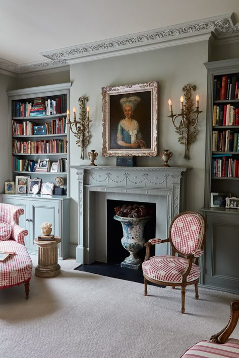 Christmas house: an eccentric English townhouse transformed for the festive season | Real Homes Georgian Interiors, Victorian Living Room, Flyers Design, Country House Interior, Bad Inspiration, Ideas Living Room, Bad Design, Living Room Decor Apartment, A Living Room