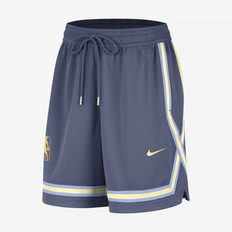 It's your game, and there's never been a better time to play. The Nike Fly Crossover Shorts are wider through the legs and hips, with a secure and comfortable waist and an optimal inseam length. With sweat-wicking technology to help keep you dry, nothing has to stop you from flying at full force. Crossover Shorts, Nba Shorts, Nike Clothes, Elite Shorts, Mha Dr, Nike Basketball Shorts, Things I Need To Buy, Basketball Season, Basketball Clothes