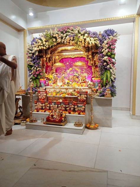 Iskon temple Navi Mumbai shree radhe Krishna Shree Radhe, Navi Mumbai, Radhe Radhe, Shree Krishna, Aesthetic Photos, Radhe Krishna, Aesthetic Photo, Mumbai, Krishna