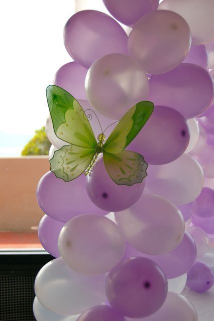 Tinkerbell Balloons, Tinkerbell Birthday Theme, Fairy Birthday Themes, Arch Cake, Cake Table Decor, Butterfly Garden Party, Tinkerbell Birthday, Tinkerbell Party, Fairy Garden Party