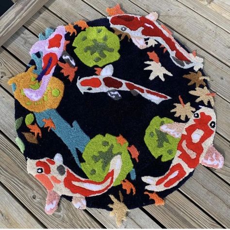 TUFTING GOODS on Instagram: “Your most beautiful koi fish tank❤️🐟🌈 by @rugsbycam #tuft #tufting #tuftinggun #tufted #punchneedle #tapestry #tuftedrug #tuftingart…” Tufting Designs, Koi Fish Tank, Rug Tufting Ideas, Rugs Tufting, Fish Rug, Funky Rugs, Art Rug, Dreamy Room, Cute House