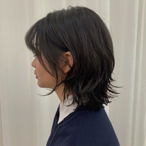 Shortish Hair, Short Hair Tomboy, Asian Short Hair, Hair Inspiration Short, Short Layered Haircuts, Hair Stylies, Haircuts For Medium Hair, Haircuts Straight Hair, Short Hair Haircuts