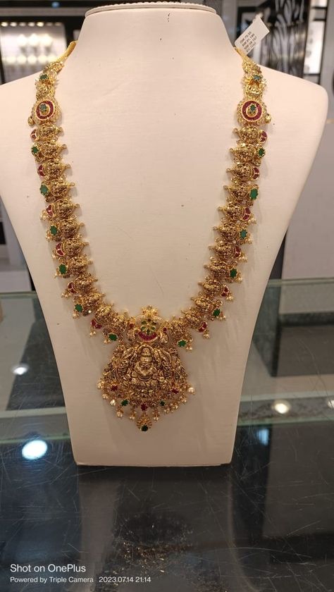 Lakshmi Devi Necklace Designs Gold, Lakshmi Haram, Necklace Designs Gold, Necklace Set Indian Bridal Jewelry, Gold Haram Designs, Gold Haram, Haram Designs, Designer Anarkali Dresses, Long Haram