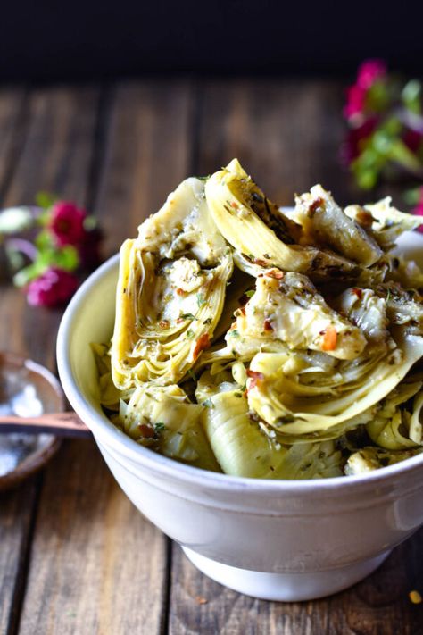 Marinated Recipes, Artichoke Heart Recipes, Marinated Artichokes, Garlic And Oil, Marinated Artichoke Hearts, British Desserts, Artichoke Recipes, Sliced Baguette, Artichoke Hearts