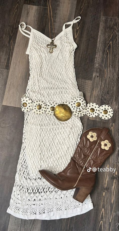 Kendall Jenner Country, Ethel Cain Concert Outfit, Outfit Ideas Cowboy Boots, Acl Fits, Country Coquette, Summer Outfits Festival, Stagecoach Outfits, Boho Hippie Aesthetic, Statement Belts