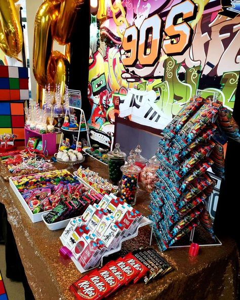 I love the 90's | CatchMyParty.com Born In The 80s Raised In The 90s Party, 90s Party Favors Goodie Bags, 90s Theme 40th Birthday Party Ideas, 90s Party For Men, 90s Themed Gender Reveal, 2000 Theme Party Ideas Men, Sweet 16 90s Theme Party Ideas, 90s Kickback Party, 90 Theme Birthday Party Ideas